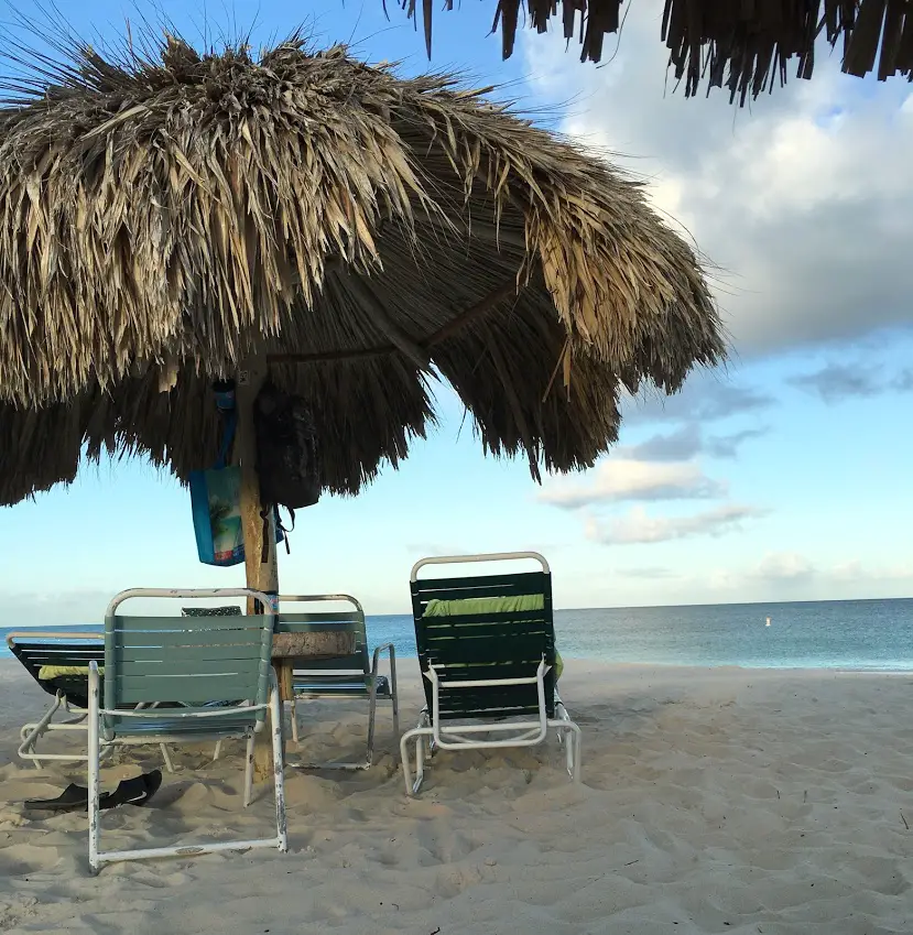 beach day in aruba at eagle beach