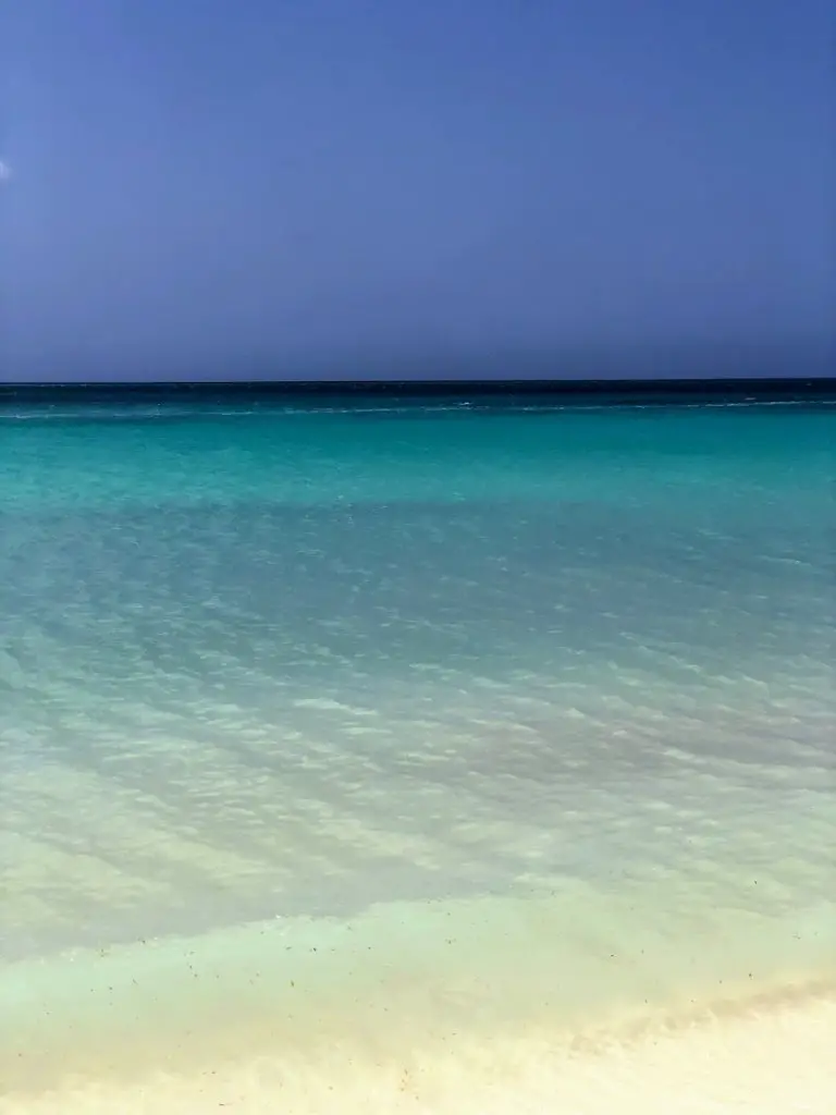 turquoise waters of eagle beach