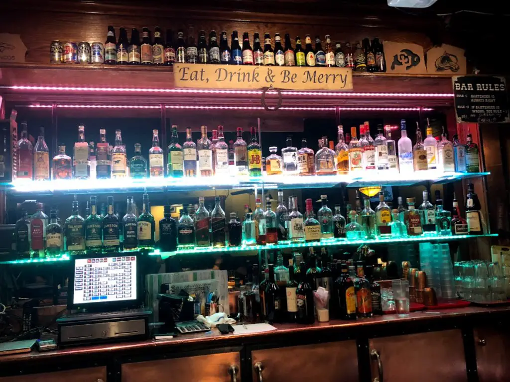 lonigans bar