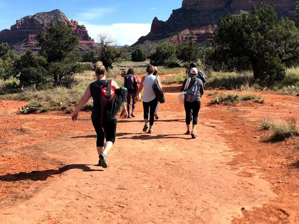 girls walking through Sedona on vacation