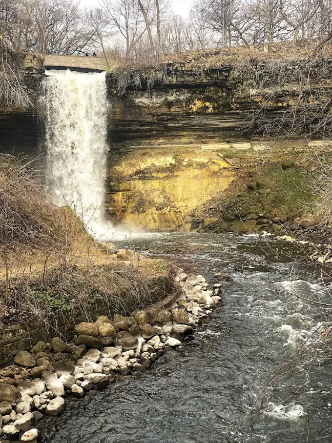 minnehaha falls outside in twin cities