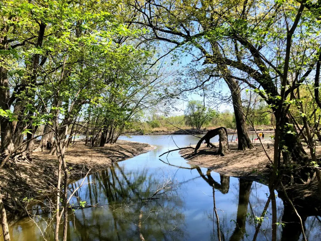 spring hiking trails in Minnesota river