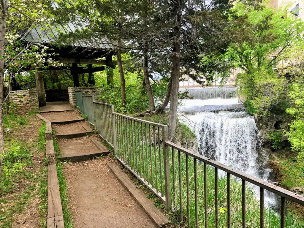 spring hiking trails in Minnesota hastings