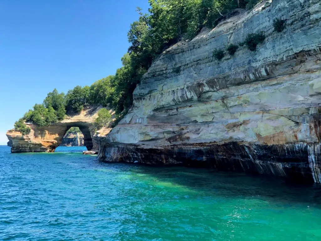 lovers leap pictured rocks