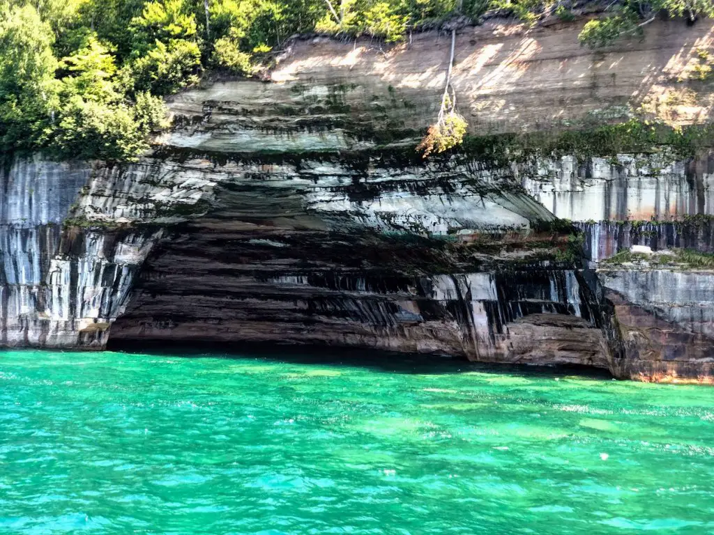 pictured rocks tour munising michigan