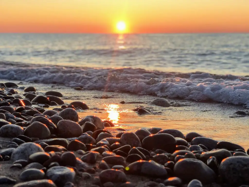 grand marais sunset agate beach