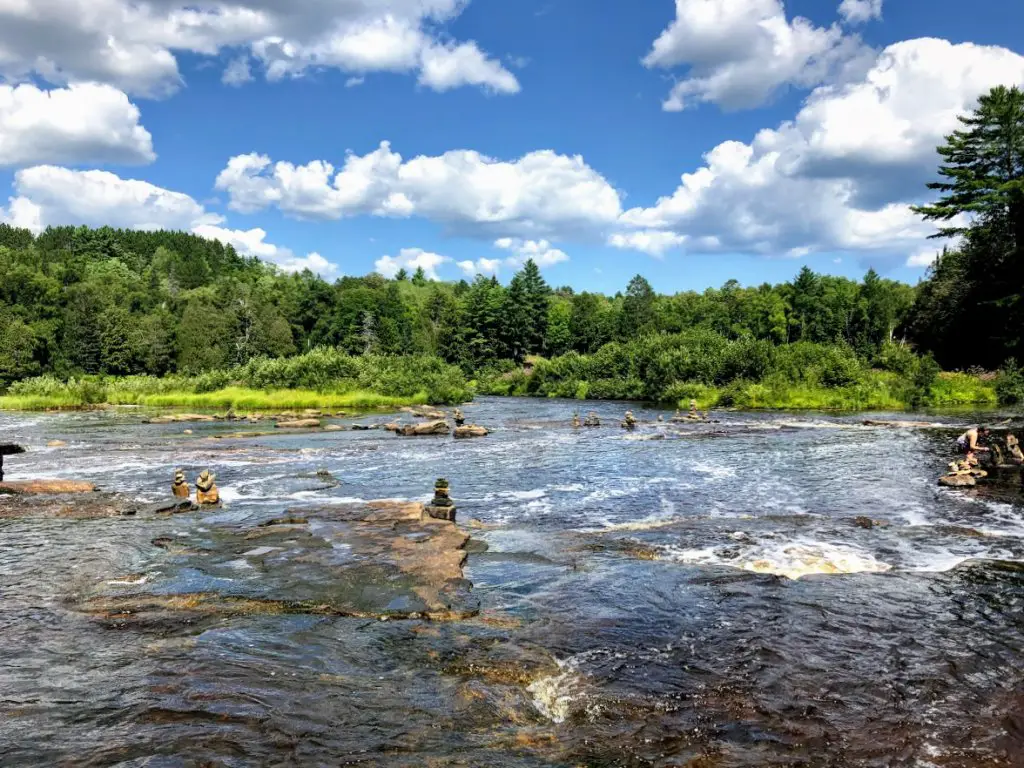 tahquamenon falls paradise michigan