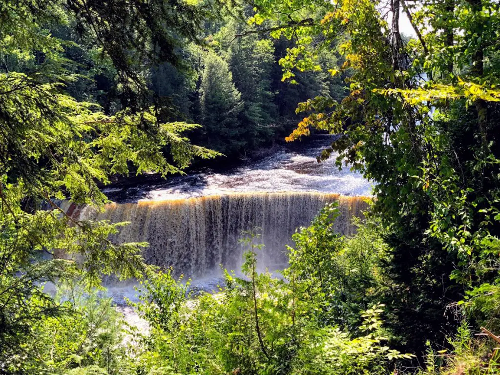 tahquamenon falls upper peninsula