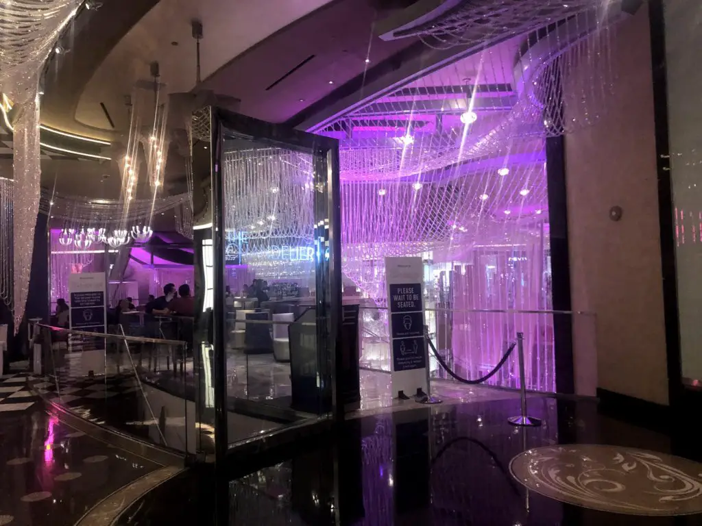 the chandelier bar at the cosmopolitan in las vegas