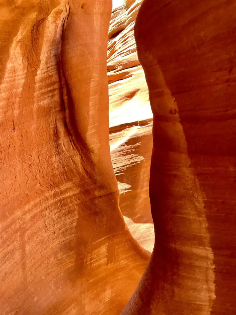 escalante utah peekaboo gulch slot canyons