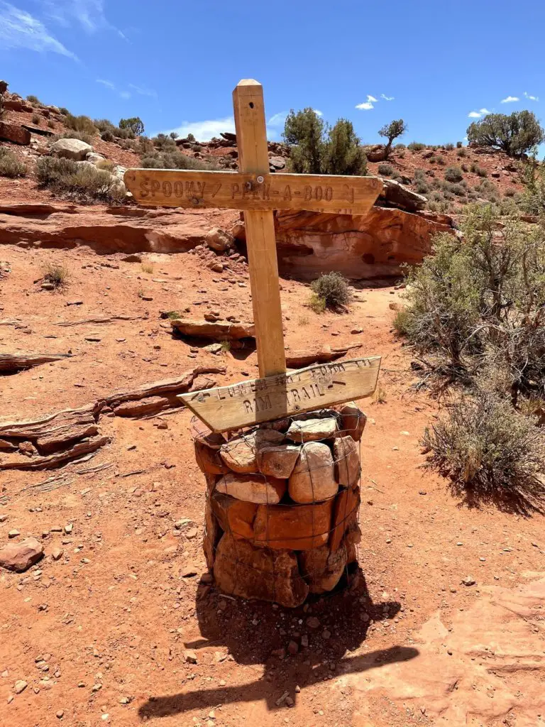 peekaboo gulch trail sign