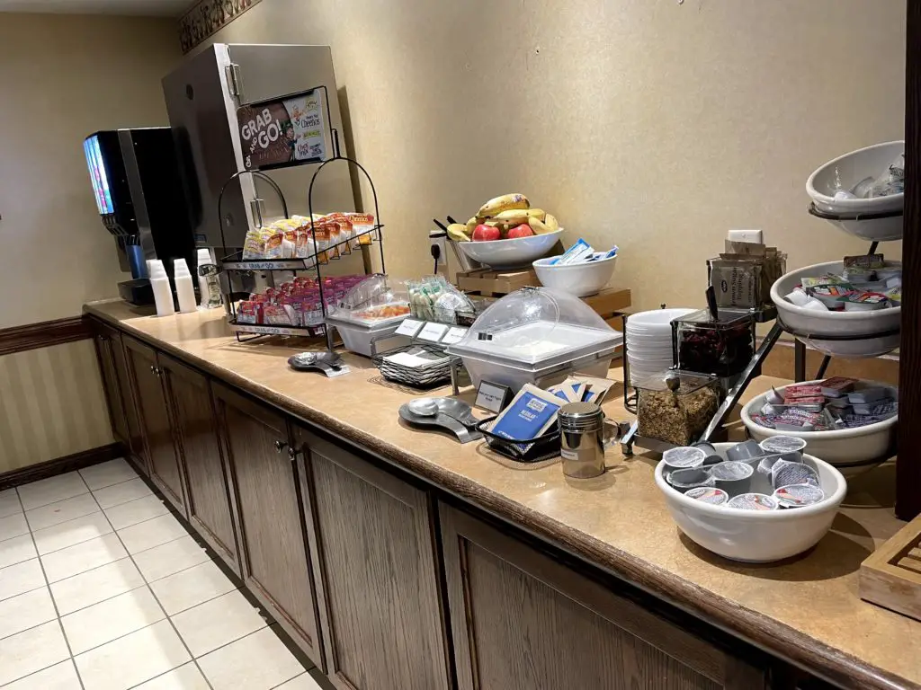 country inn and suites breakfast
