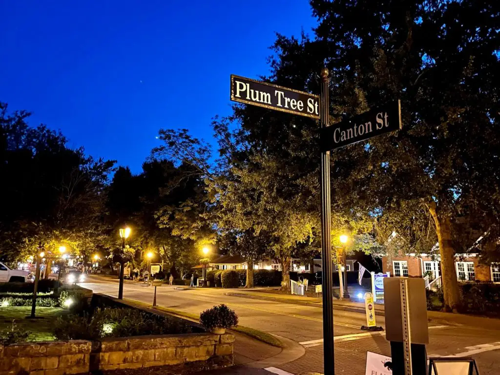 canton st in downtown roswell georgia