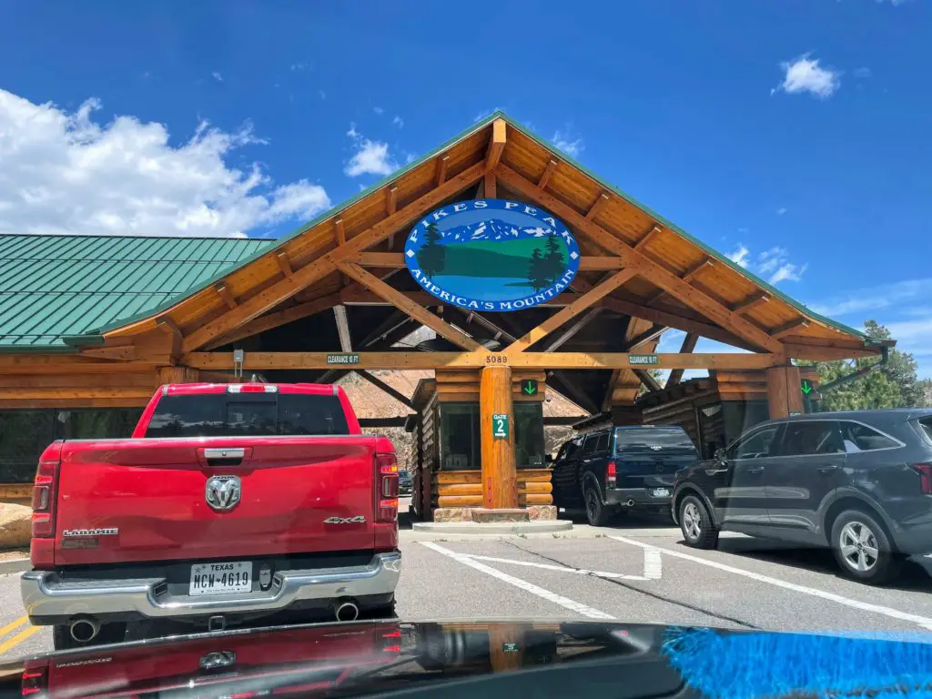 driving pikes peak entrance